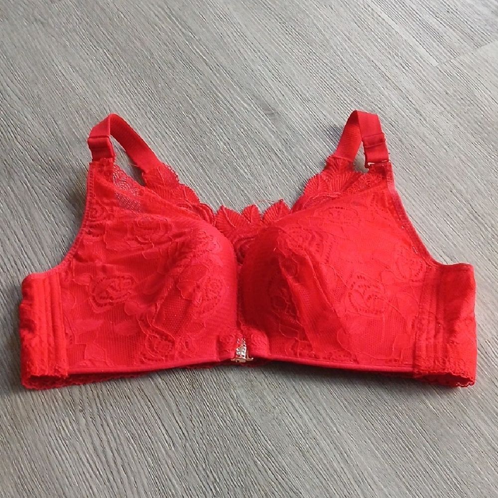 Elegant Red Lace Bra Sz 40 NWOT front closure